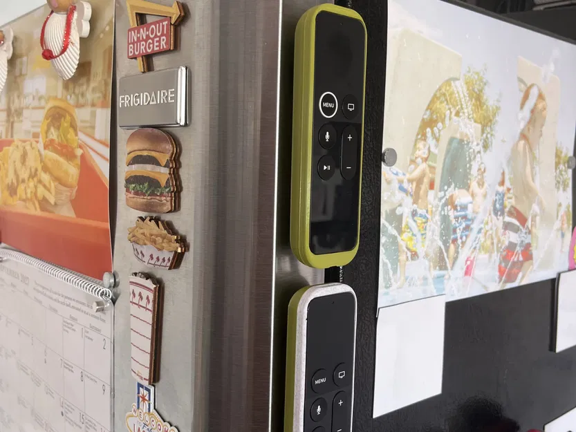 Giá đỡ điều khiển Apple TV v2 có nam châm - Image 1