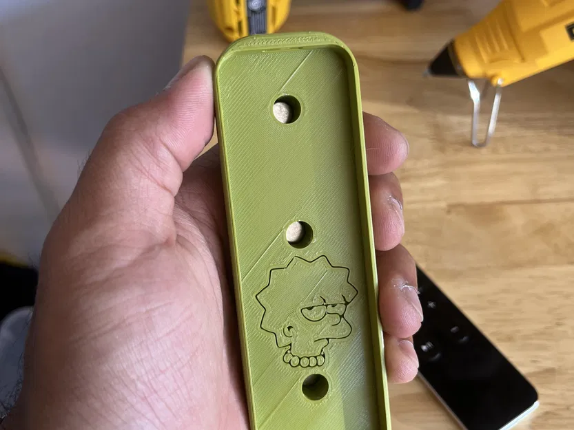 Giá đỡ điều khiển Apple TV v2 có nam châm - Image 2