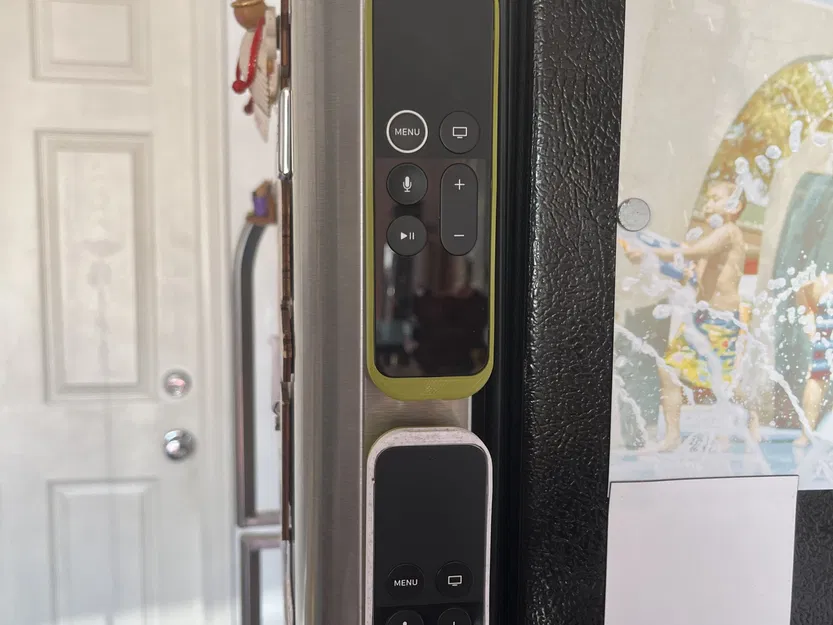 Giá đỡ điều khiển Apple TV v2 có nam châm - Image 7