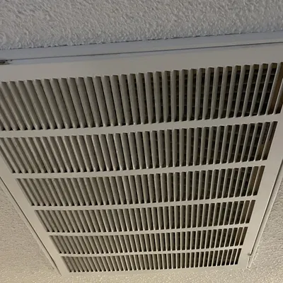 Cần gạt điều chỉnh lỗ thông gió máy lạnh trong nhà