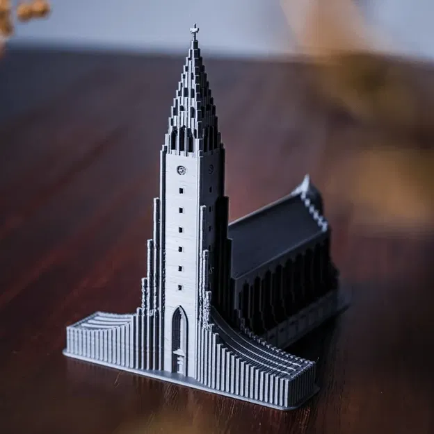 Nhà thờ Hallgrímskirkja tại Reykjavik, Iceland - Image 1