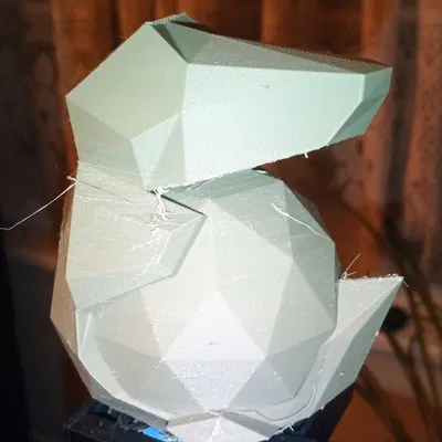 Cá sấu giun phong cách low-poly cho Halloween