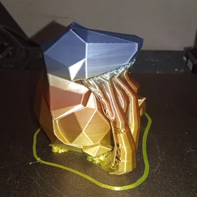 Cá sấu giun phong cách low-poly cho Halloween