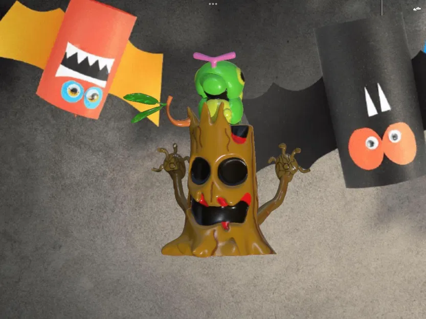 Caterpie trên gốc cây Halloween - Image 1