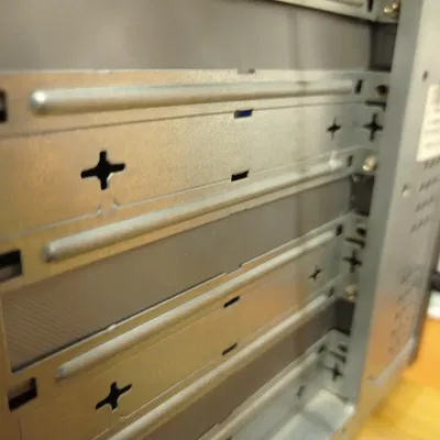 Nắp che PCI-E cho lỗ 2mm trong thùng máy tính