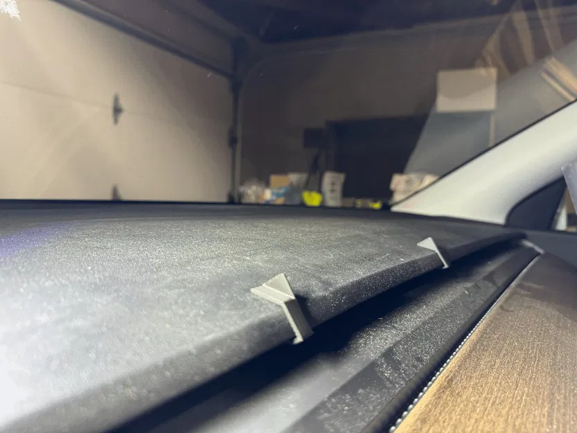 Kẹp giữ hộp giấy cho bảng điều khiển Tesla - Image 1