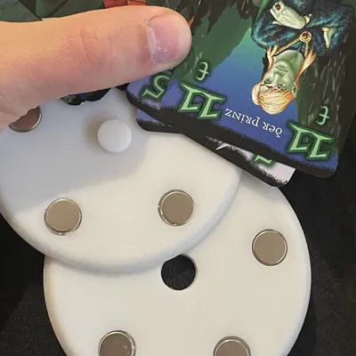 Giá đỡ bài bài chơi với khóa từ tính