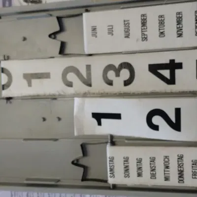 Bánh xe thay thế cho lịch treo tường cổ điển