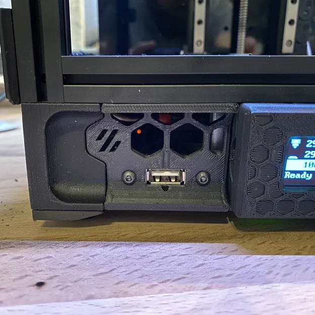 Skirt trước Voron 0.2 có cổng USB kết nối thiết bị - Image 1