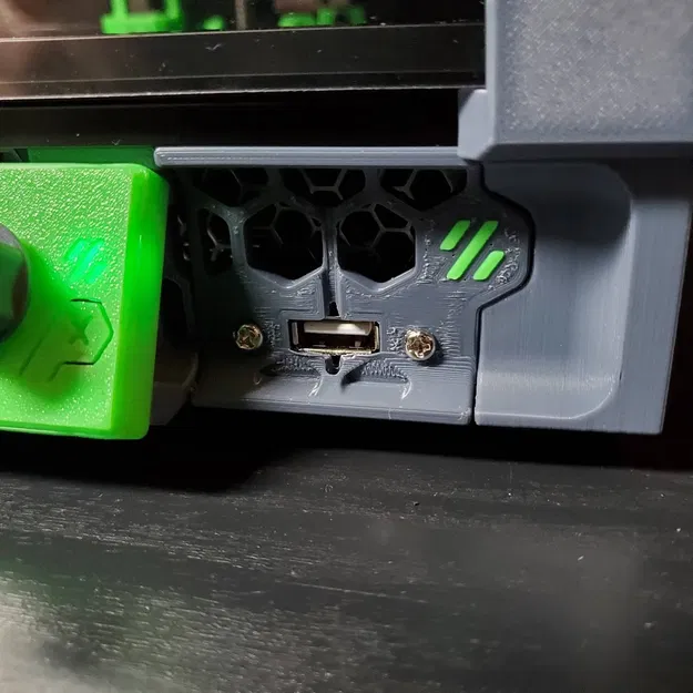 Tấm chắn trước bên phải Voron 0.2r1 với cổng USB - Image 1