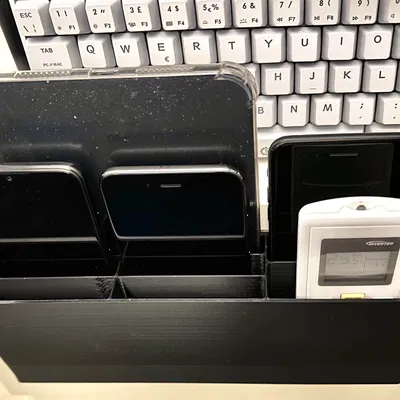 Giá đỡ treo tường cho điện thoại và máy tính bảng