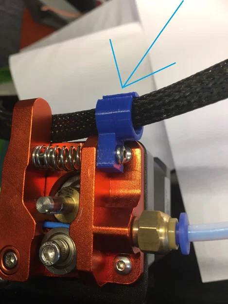 Giá đỡ cáp gắn vào vít extruder với thiết kế mỏng - Image 1