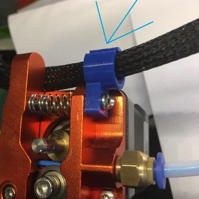 Giá đỡ cáp gắn vào vít extruder với thiết kế mỏng