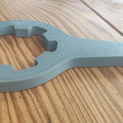 Mở nắp cho bộ phân phối clo Kokido ngoài trời