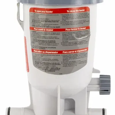 Mở nắp cho bộ phân phối clo Kokido ngoài trời