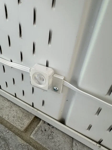 Kẹp dây phẳng cho đèn LED ngoài trời Govee - Image 1