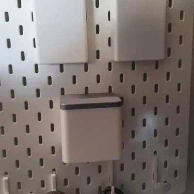 Hộp đựng Ikea Skadis với nắp heo đất