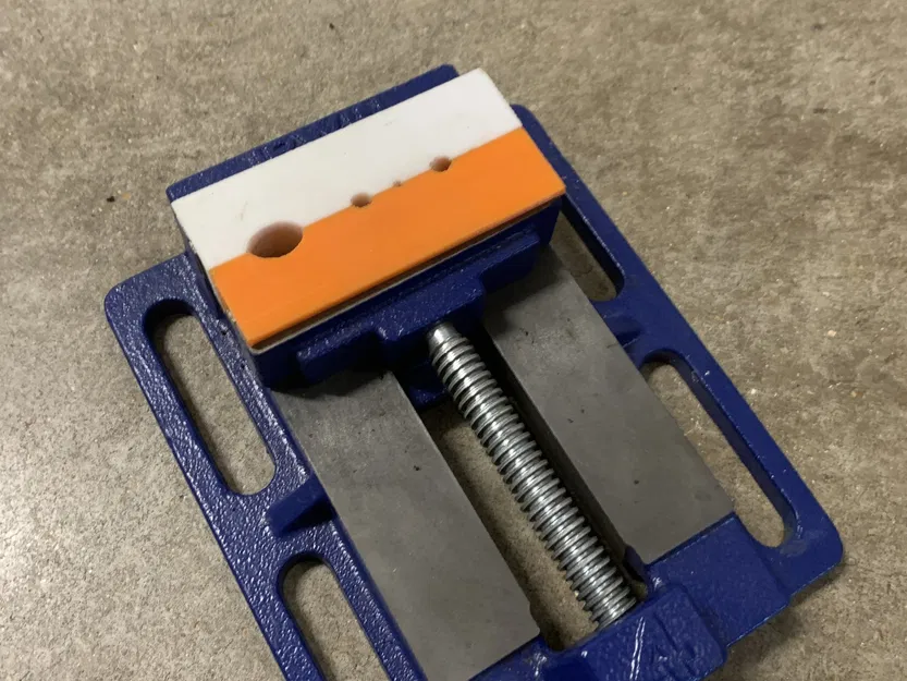 Máng mềm cho kẹp máy khoan gang 4 inch IRWIN - Image 1