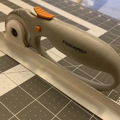 Hướng dẫn sử dụng dao cắt quay Fiskars