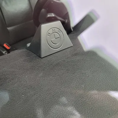 Giá đỡ điện thoại từ tính cho bảng điều khiển BMW e46