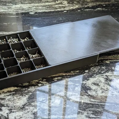 Hộp đựng vít nhỏ với nắp trượt và nhãn dán