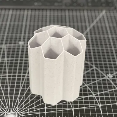 Giá đỡ bút hình lục giác cho bàn làm việc