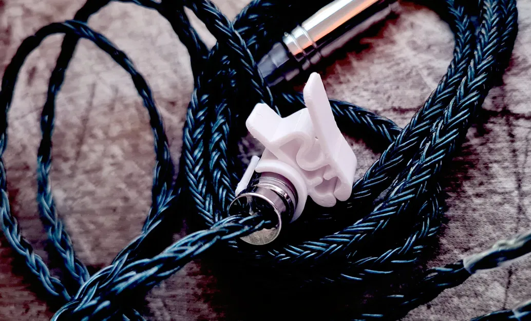 Kẹp cáp tai nghe IEM Moondrop Aria cho cáp para-cord - Image 1