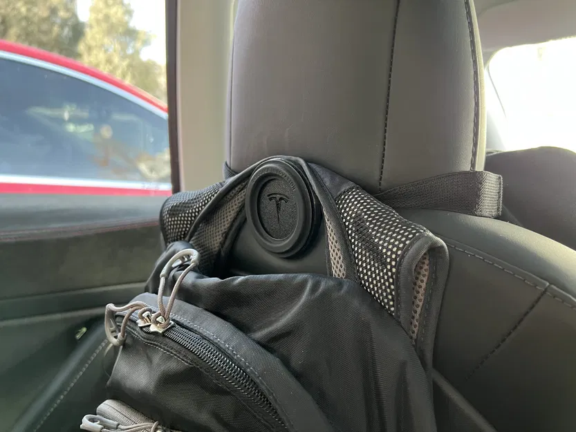 Móc ghế Magsafe cho Tesla Model 3/Y - Image 1
