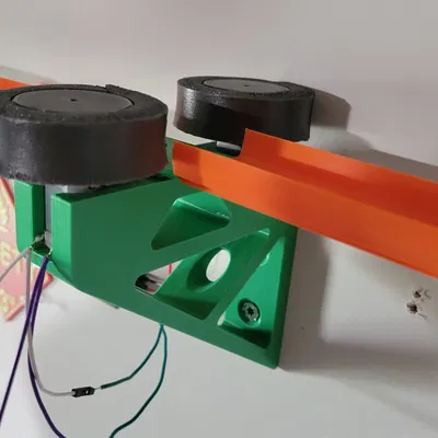 Bộ tăng tốc gắn tường cho đường đua Hot Wheels