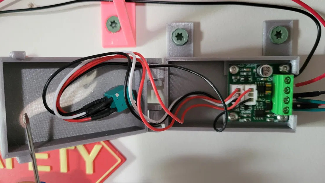 Bộ tăng tốc gắn tường cho đường đua Hot Wheels - Image 4