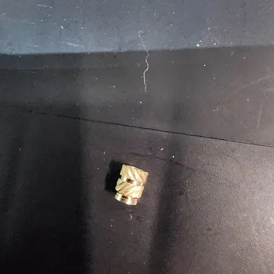 Giá đỡ cuộn chỉ với chốt ren và chốt lục giác