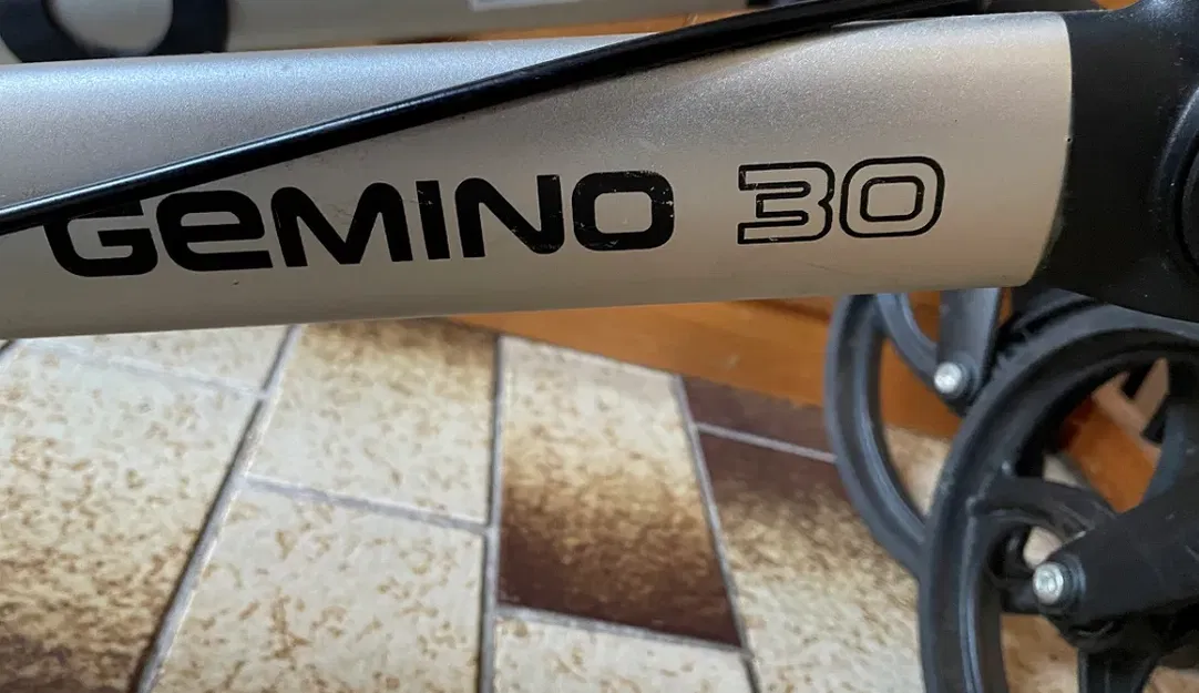 Cái móc hỗ trợ đi lại sửa chữa cho mẹ tôi - Image 3