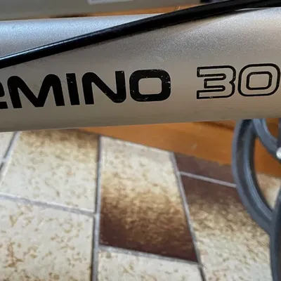 Cái móc hỗ trợ đi lại sửa chữa cho mẹ tôi