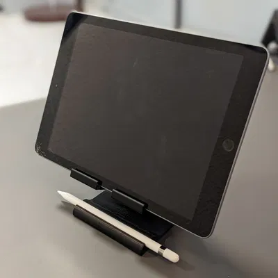 Giá đỡ iPad và bút Apple Pencil thế hệ đầu tiên