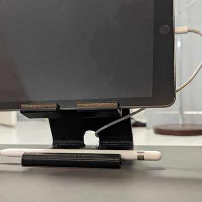 Giá đỡ iPad và bút Apple Pencil thế hệ đầu tiên