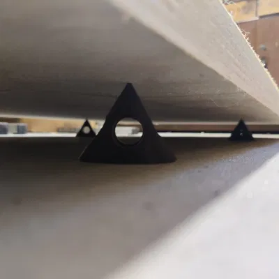 Giá đỡ sơn hình chóp cho thợ sơn