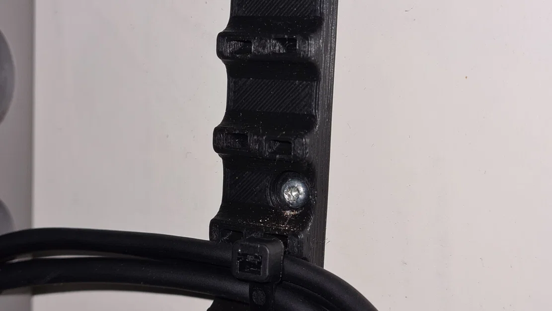 Giá đỡ cáp nhiều kích thước để gắn trên bề mặt - Image 1