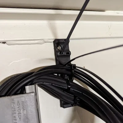 Giá đỡ cáp nhiều kích thước để gắn trên bề mặt