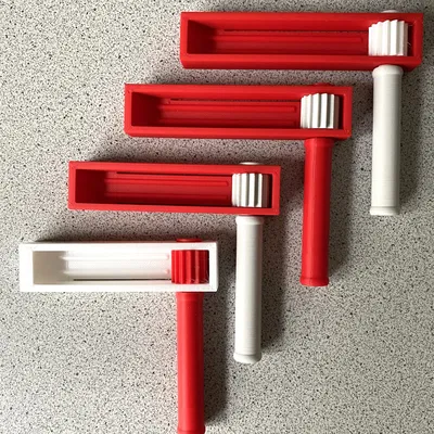 Đồ chơi lắc với âm thanh khác nhau và kích thước đa dạng