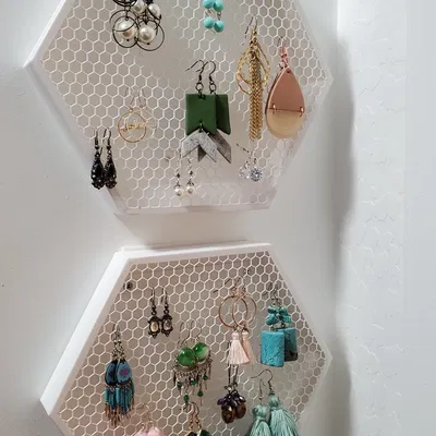 Giá đỡ hoa tai hình lục giác gắn tường