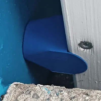 Ghế dài sân vườn với khoảng cách tường hợp lý