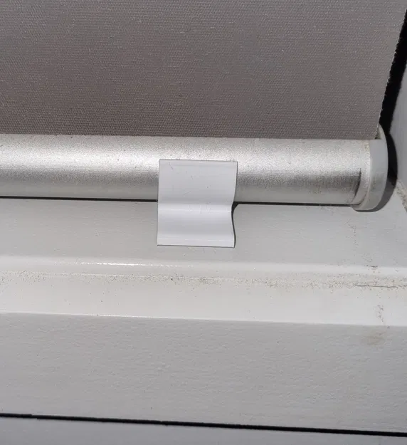 Giá đỡ rèm cuốn chống bay trong gió - Image 2