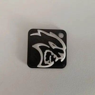 Móc chìa khóa với logo Hellcat