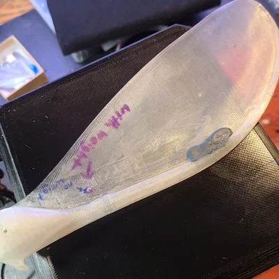 Máy bay giấy hạt phong in 3D với móc phóng