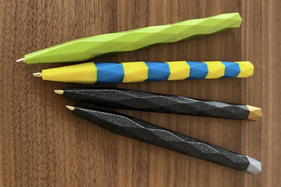 Bút 3D hình tam giác với 8 khối màu sắc khác nhau - Image 1