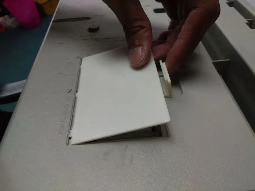 Thay thế nắp pin cho CASIO CTK-810 - Image 2