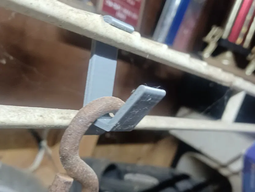 Móc treo giá đỡ kim loại chắc chắn cho không gian sống - Image 1