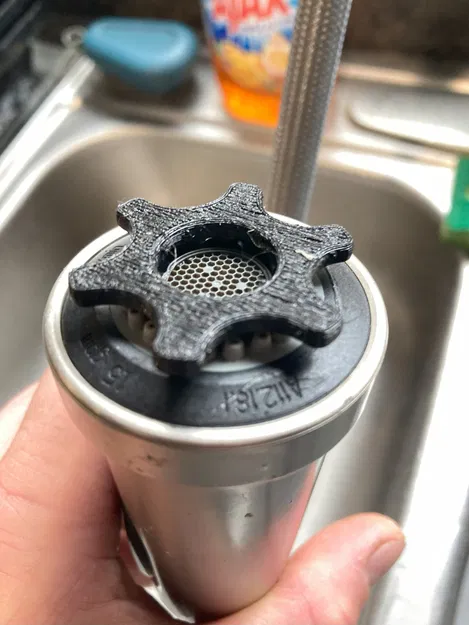 Công cụ tháo đầu phun vòi nước Moen để vệ sinh bộ lọc - Image 2