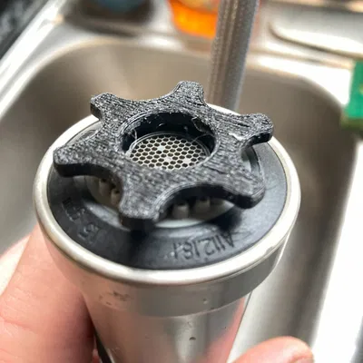 Công cụ tháo đầu phun vòi nước Moen để vệ sinh bộ lọc