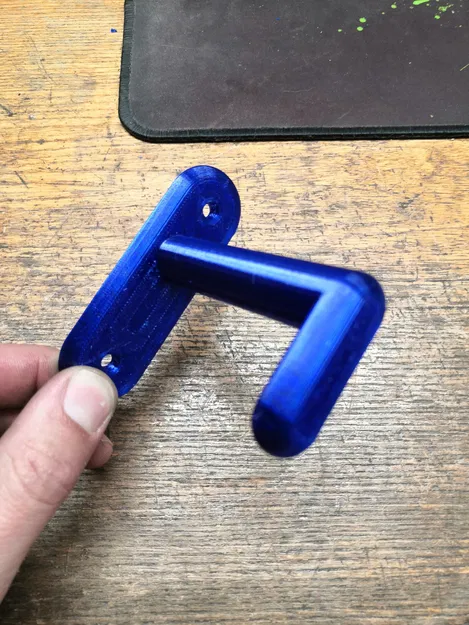 Giá đỡ mũ hàn treo tường - Image 1